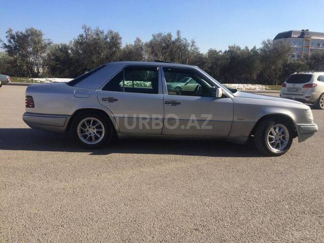 Mercedes E 220 1994, 390,600 km - 2.2 l - Bakı