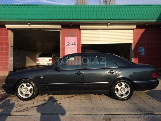Mercedes E 240 1999, 364,000 km - 2.4 l - Bakı