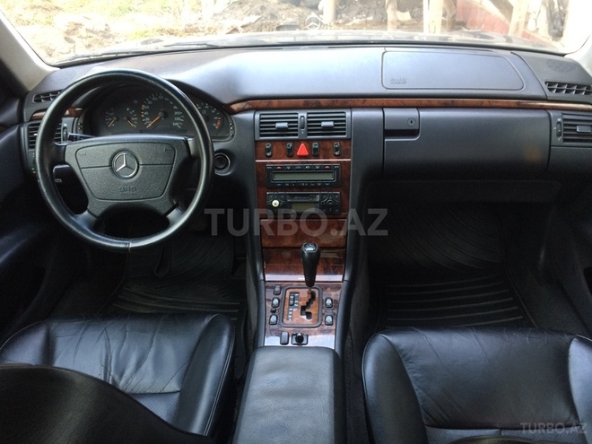 Mercedes E 240 1999, 364,000 km - 2.4 l - Bakı