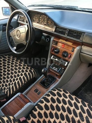 Mercedes E 200 1993, 466,000 km - 2.0 l - Bakı