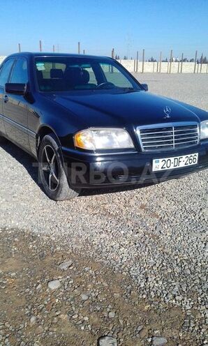 Mercedes C 220 1995, 180,656 km - 2.2 l - Gəncə