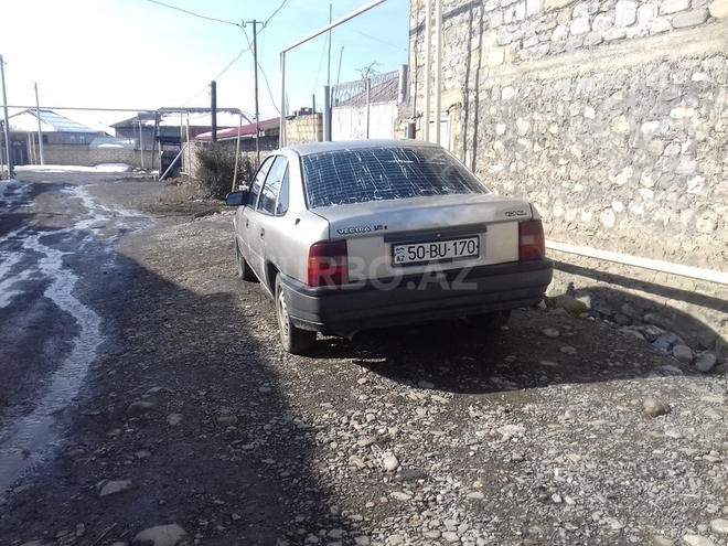 Opel Vectra 1992, 116,000 km - 1.6 л - İsmayıllı