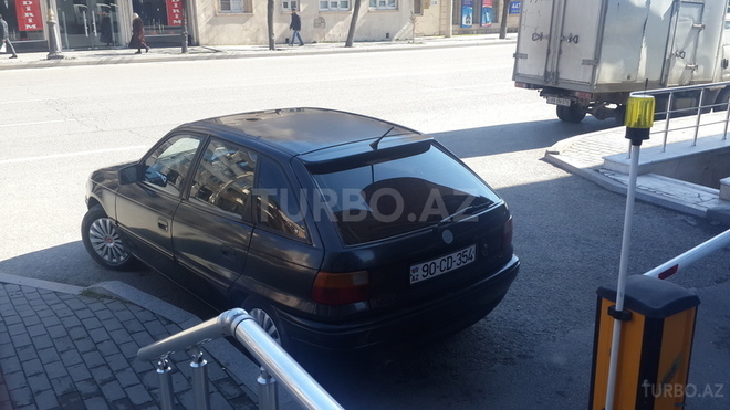 Opel Astra 1994, 240,000 km - 1.4 l - Bakı