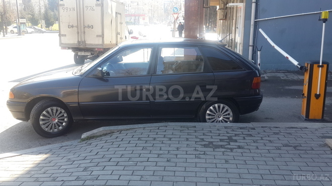 Opel Astra 1994, 240,000 km - 1.4 l - Bakı