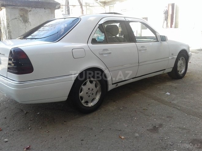 Mercedes C 220 1996, 220,000 km - 2.2 l - Sumqayıt