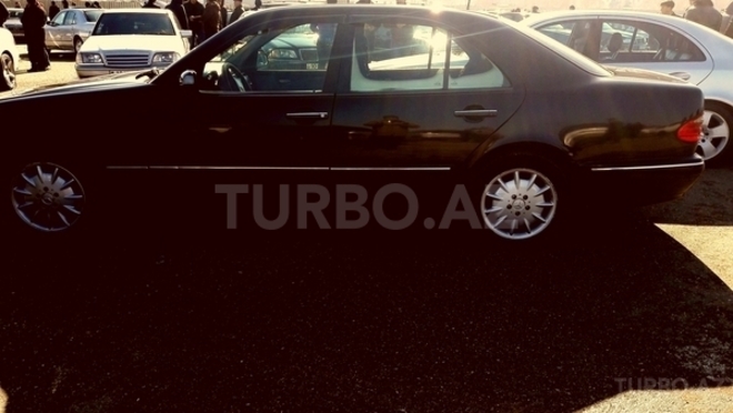 Mercedes E 240 2001, 300,000 km - 2.0 л - Bakı