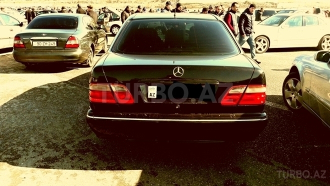 Mercedes E 240 2001, 300,000 km - 2.0 л - Bakı