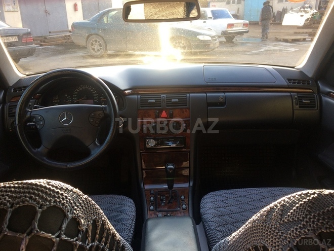 Mercedes E 270 2000, 286,245 km - 2.7 l - Bakı