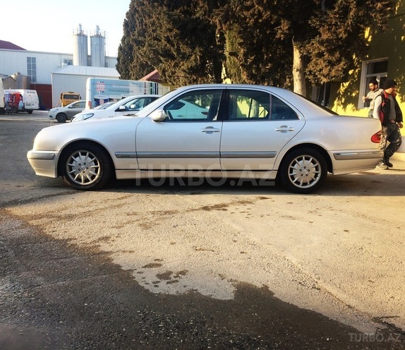Mercedes E 270 2000, 286,245 km - 2.7 l - Bakı