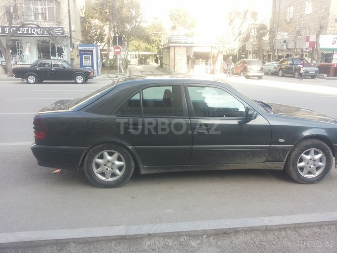 Mercedes C 200 2000, 240,000 km - 2.0 l - Bakı