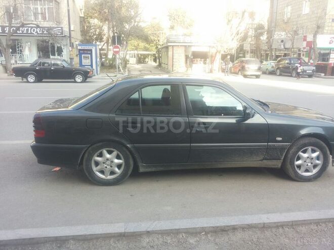 Mercedes C 200 2000, 180,000 km - 2.0 l - Bakı