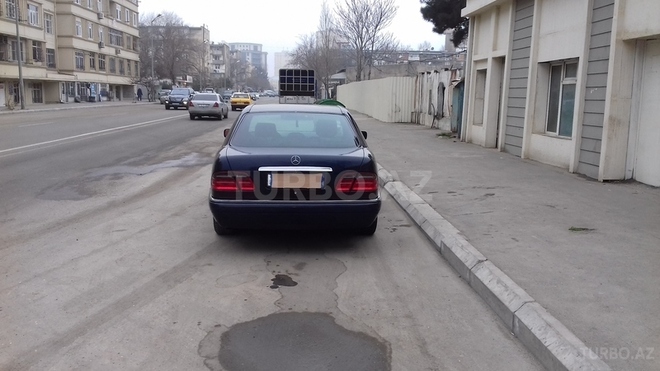 Mercedes E 220 1998, 285,000 km - 0.2 л - Bakı