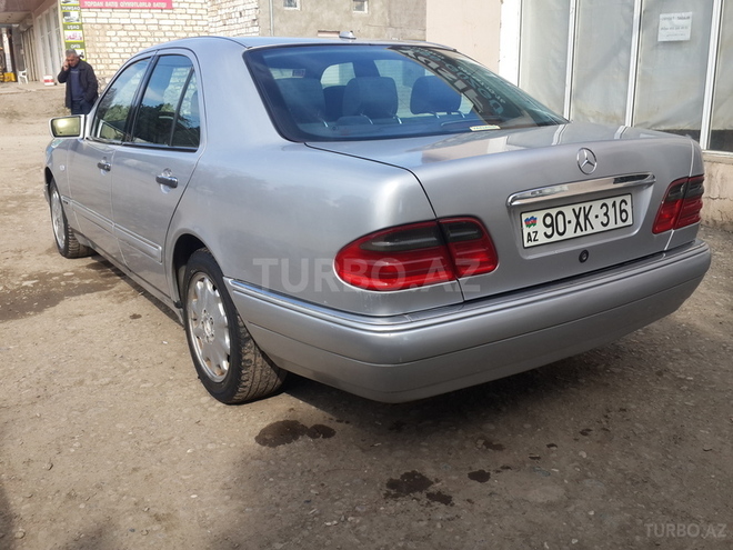 Mercedes E 280 1999, 230,000 km - 2.8 l - Qazax