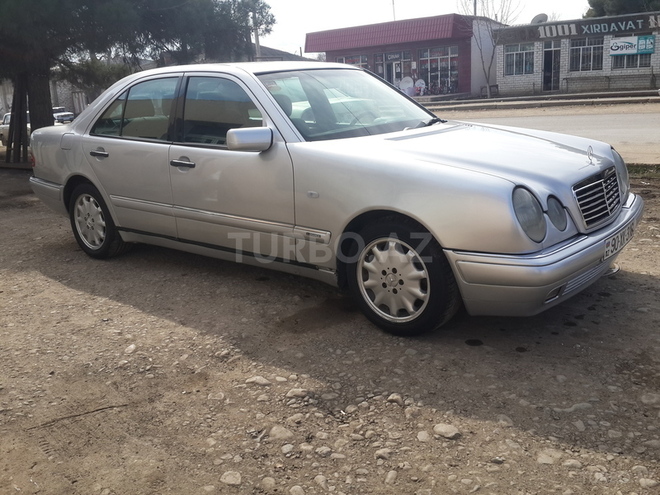 Mercedes E 280 1999, 230,000 km - 2.8 l - Qazax