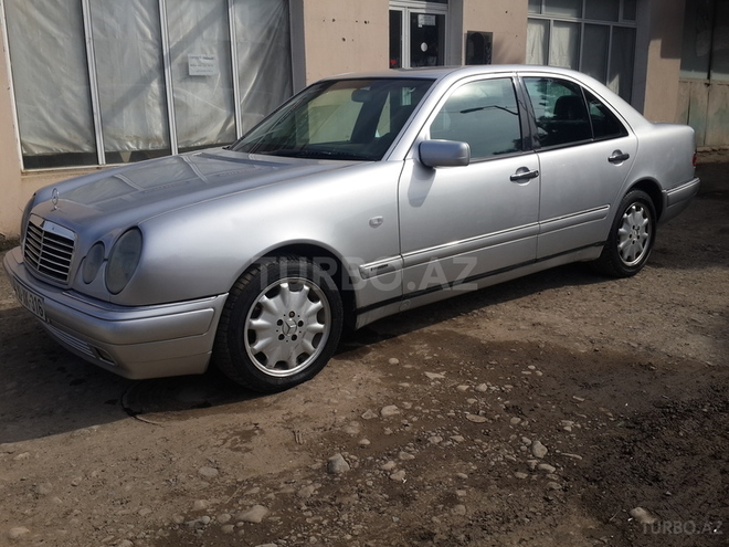 Mercedes E 280 1999, 230,000 km - 2.8 l - Qazax