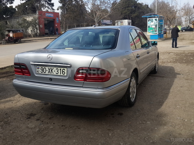 Mercedes E 280 1999, 230,000 km - 2.8 l - Qazax