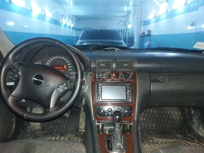Mercedes C 220 2002, 195,000 km - 2.2 l - Bakı