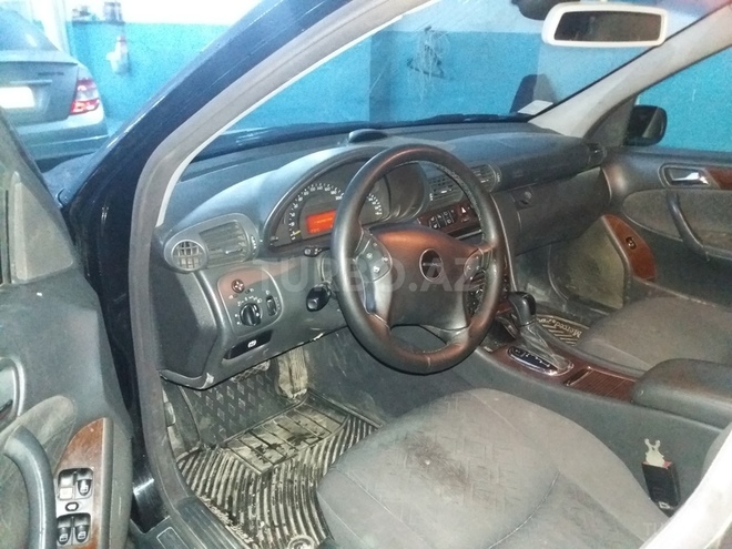 Mercedes C 220 2002, 195,000 km - 2.2 l - Bakı