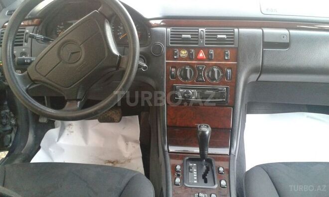 Mercedes E 240 1996, 240,000 km - 2.4 l - Bakı