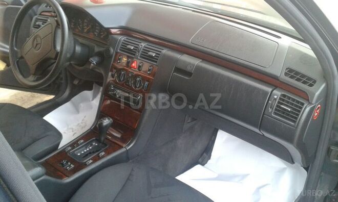 Mercedes E 240 1996, 240,000 km - 2.4 l - Bakı