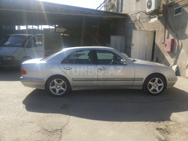 Mercedes E 230 2000, 240,000 km - 2.3 l - Bakı