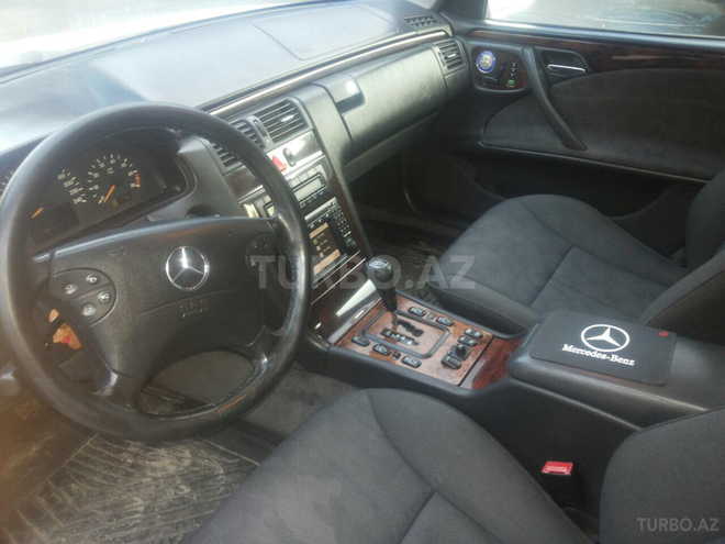 Mercedes E 230 2000, 240,000 km - 2.3 l - Bakı