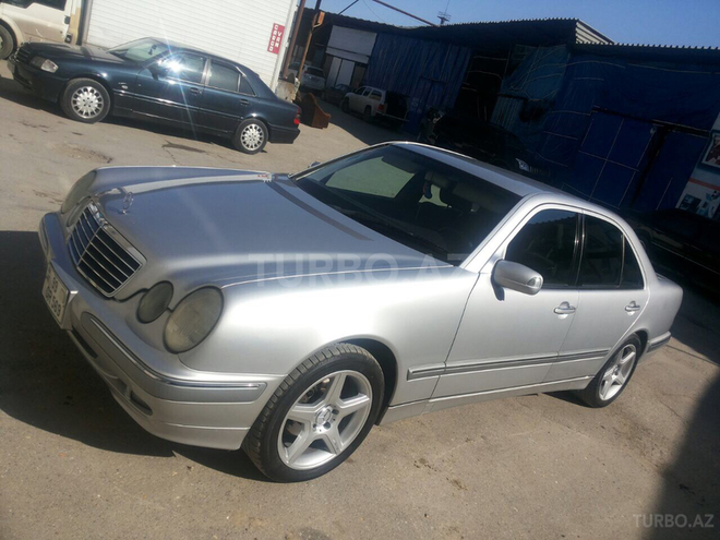 Mercedes E 230 2000, 240,000 km - 2.3 l - Bakı