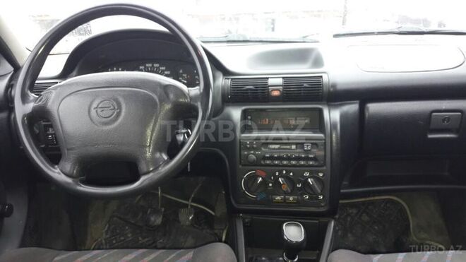 Opel Astra 1995, 250,000 km - 1.6 l - Bakı