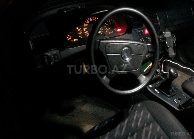 Mercedes C 220 1999, 329,000 km - 2.2 l - Bakı
