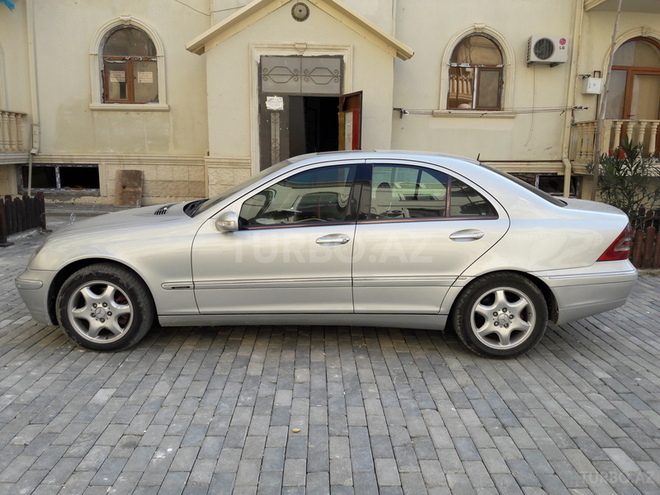 Mercedes C 270 2001, 417,000 km - 2.7 l - Bakı