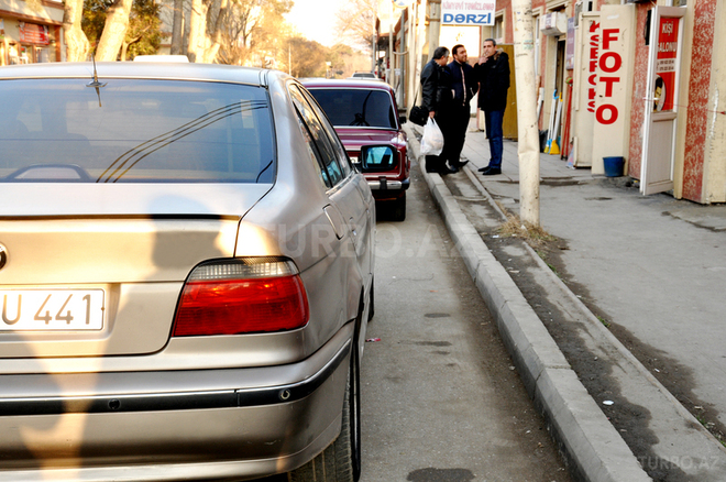 BMW 523 1999, 212,000 km - 2.5 l - Bakı