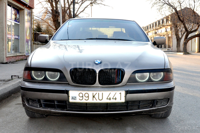 BMW 523 1999, 212,000 km - 2.5 l - Bakı