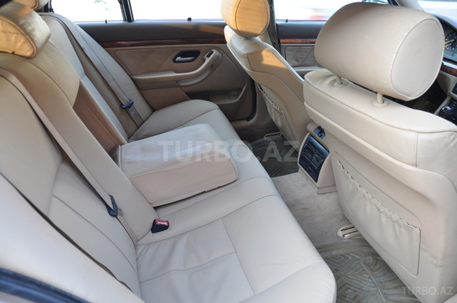 BMW 523 1999, 212,000 km - 2.5 l - Bakı
