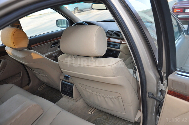 BMW 523 1999, 212,000 km - 2.5 l - Bakı