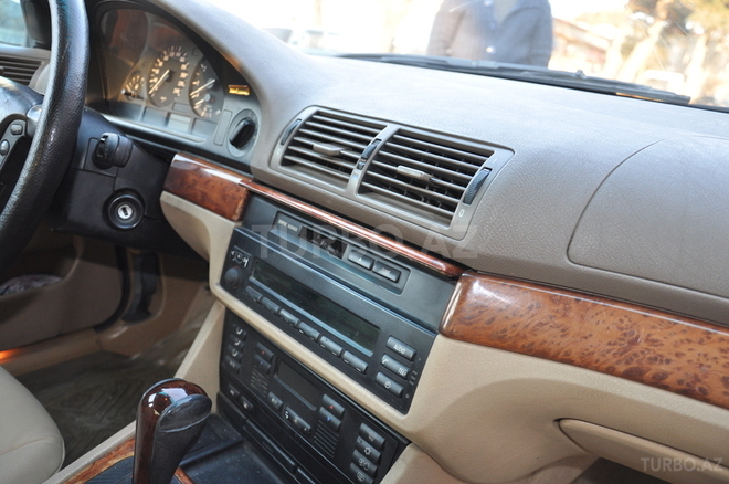 BMW 523 1999, 212,000 km - 2.5 l - Bakı