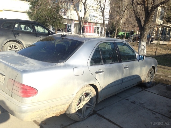 Mercedes E 230 1995, 300,000 km - 2.3 l - Bakı
