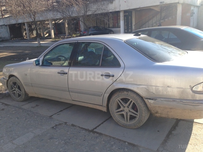 Mercedes E 230 1995, 300,000 km - 2.3 l - Bakı