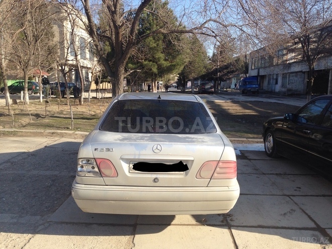 Mercedes E 230 1995, 300,000 km - 2.3 l - Bakı