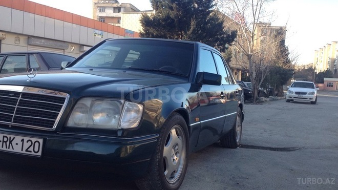 Mercedes E 280 1995, 268,592 km - 2.8 l - Bakı