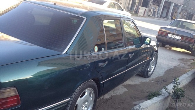 Mercedes E 280 1995, 268,592 km - 2.8 l - Bakı