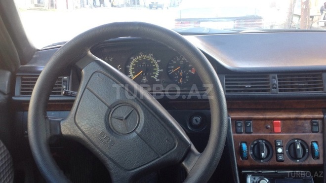 Mercedes E 280 1995, 268,592 km - 2.8 l - Bakı