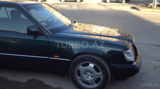 Mercedes E 280 1995, 268,592 km - 2.8 l - Bakı
