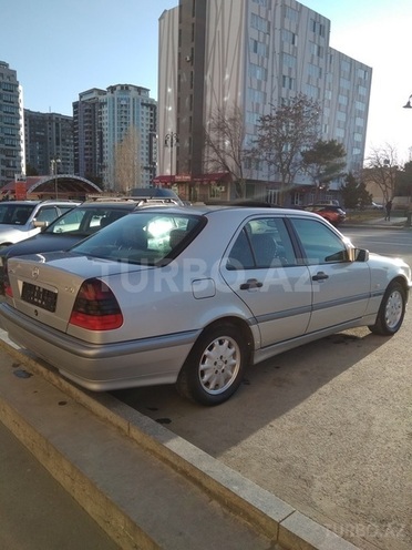 Mercedes C 220 2000, 226,900 km - 2.2 l - Bakı