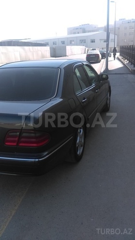 Mercedes E 220 2000, 250,000 km - 2.2 l - Bakı