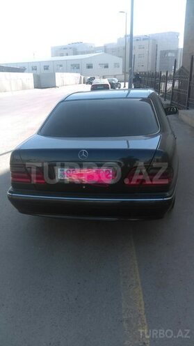 Mercedes E 220 2000, 250,000 km - 2.2 l - Bakı