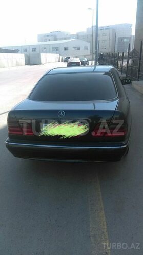 Mercedes E 220 2000, 260,000 km - 0.2 l - Bakı