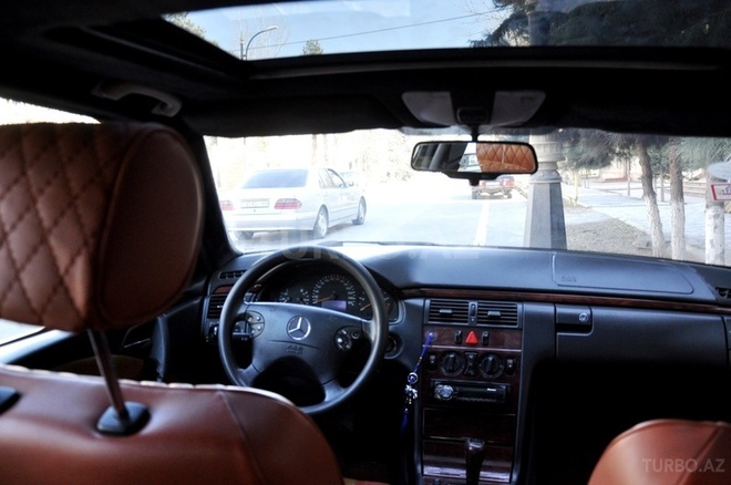 Mercedes E 270 2000, 256,000 km - 2.7 l - Saatlı