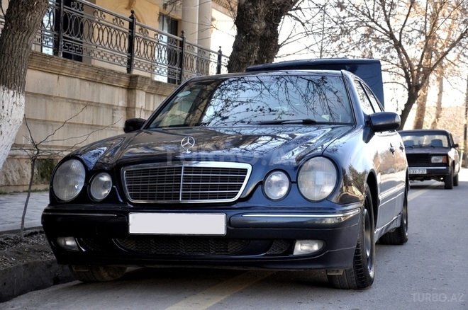Mercedes E 270 2000, 256,000 km - 2.7 l - Saatlı