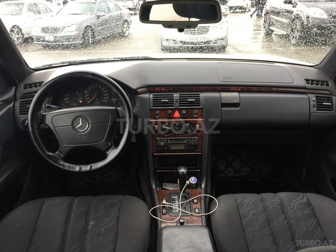 Mercedes C 230 1996, 298,000 km - 2.3 l - Bakı