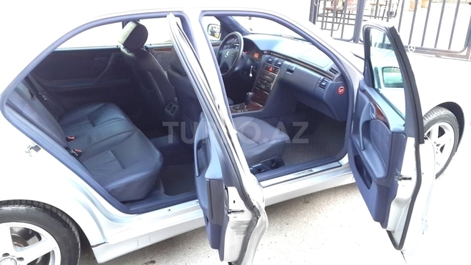 Mercedes E 270 2001, 350,000 km - 2.7 l - Bakı